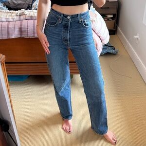 Levi’s Ribcage Ankle Straight - Size 25; 29 in inseam